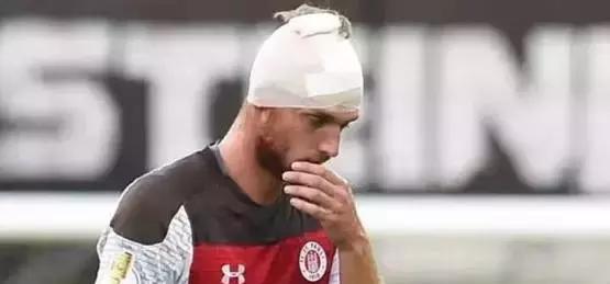 中场并肩作 中场并肩作